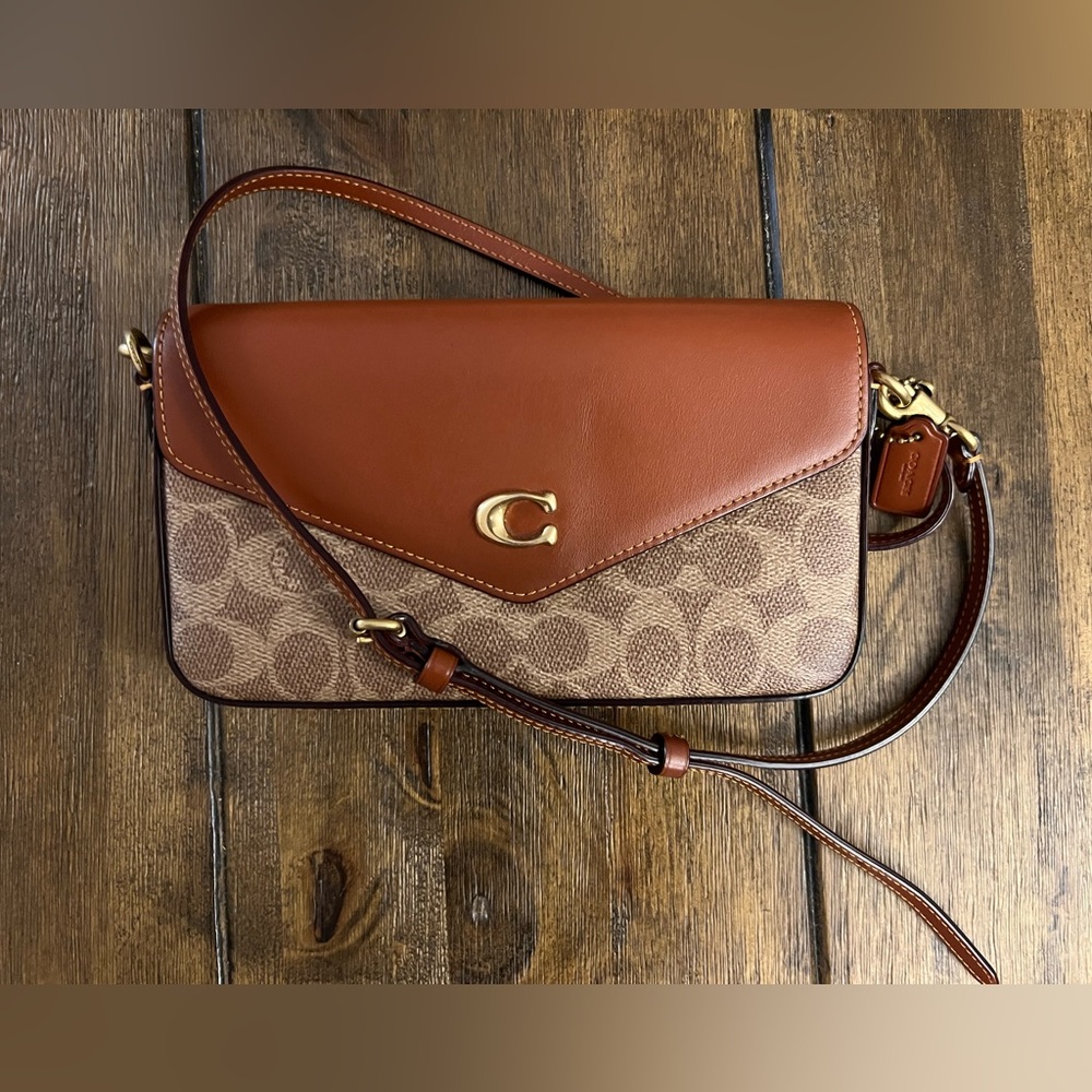 Wyn Crossbody